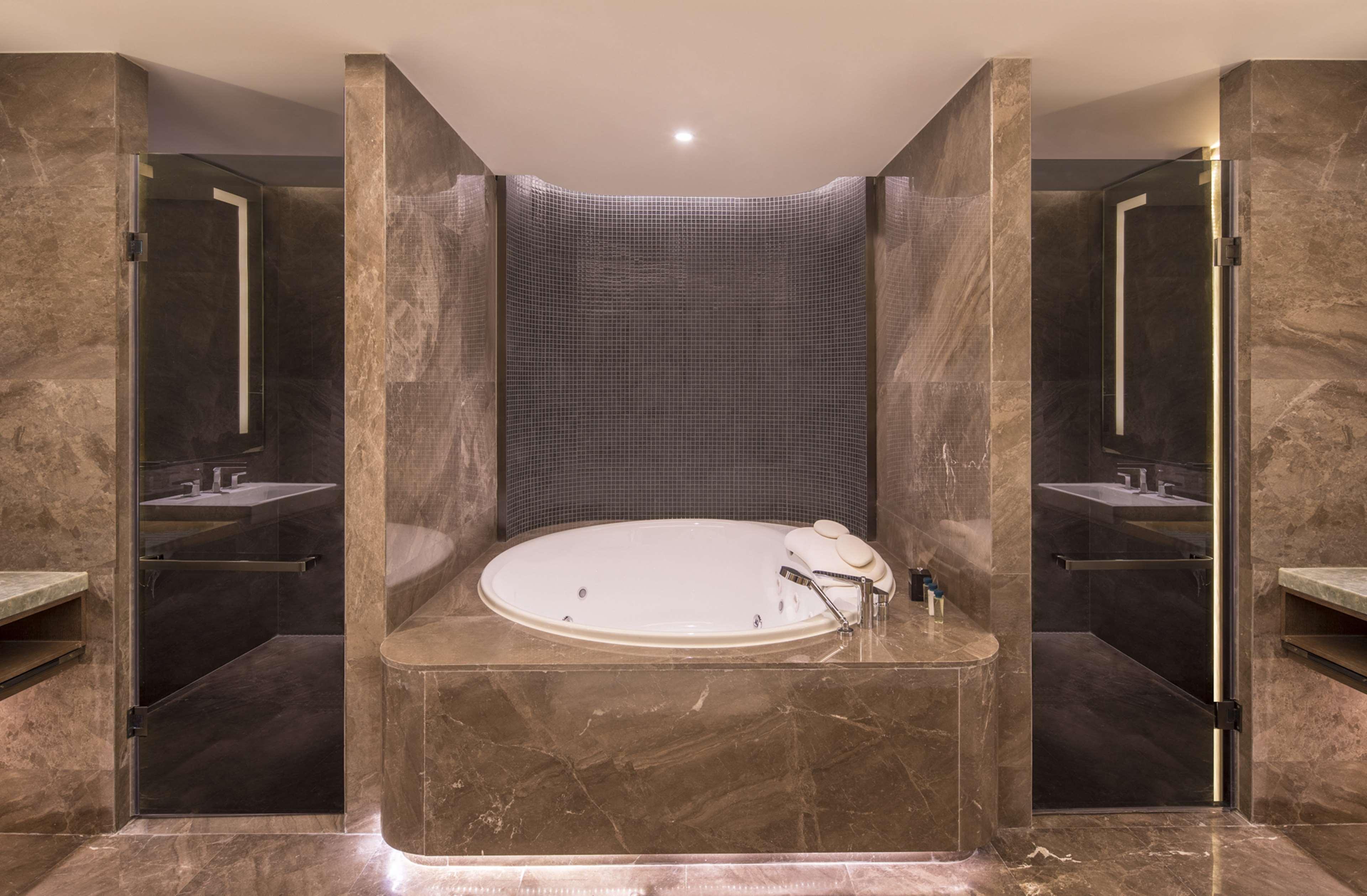 Doubletree By Hilton Hotel Shenzhen Longhua, Near Huawei, Foxcnn, Shenzhen North Railway, Uniwalk & Uniworld Shopping Mall, Sam'S Club Exterior foto